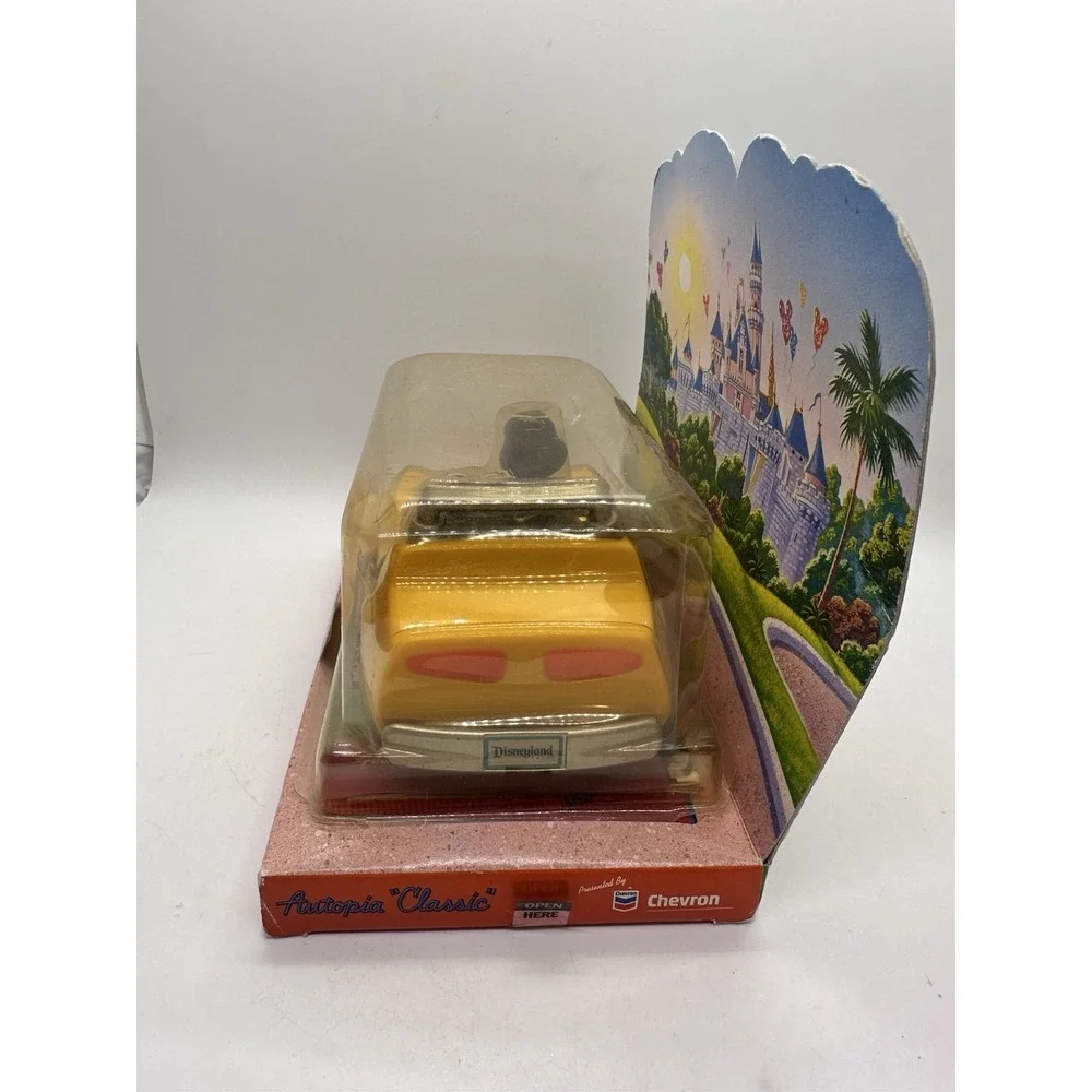 Disneyland Autopia Chevron Car Yellow w/ Removable Passengers NIB‎ 2000 Promo